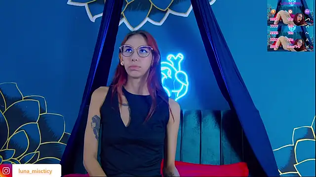 Snapshot of Lunamistyc chatting on October 9, 2025, 7:36 pm Lunamistyc online show from October 9, 2025, 7:36 pm