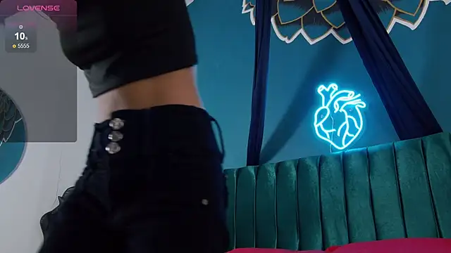 Snapshot of Lunamistyc chatting on October 24, 2025, 7:35 pm Lunamistyc online show from October 24, 2025, 7:35 pm