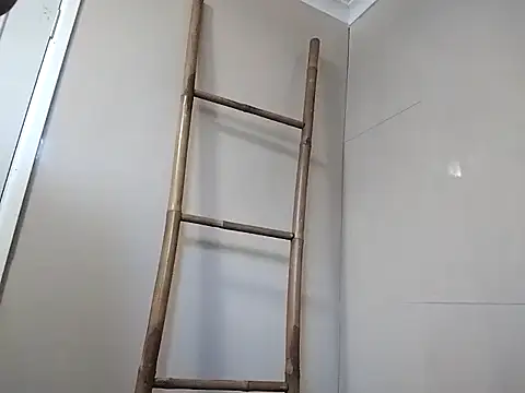 RobbyThrobb online show from January 5, 2025, 7:49 pm