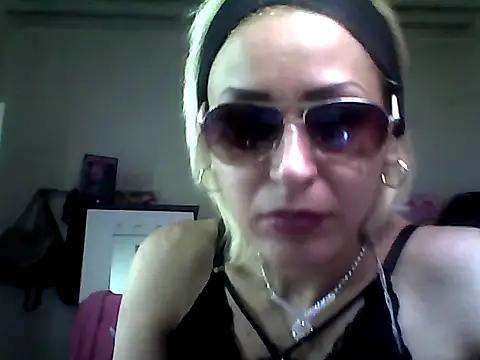 ariana crazzy online show from February 14, 2025, 3:26 pm