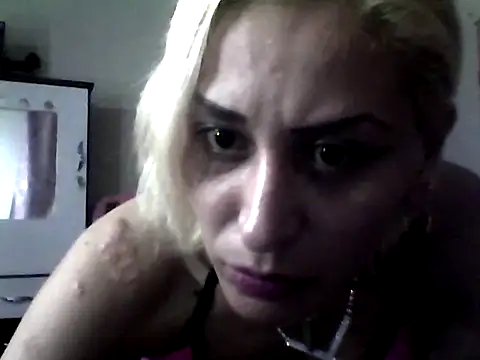 ariana crazzy online show from February 16, 2025, 3:37 am