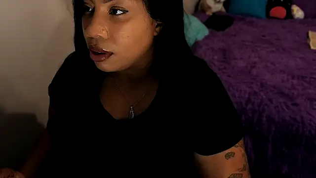 Snapshot of RoxiesObsession chatting on February 28, 2025, 5:59 pm RoxiesObsession online show from February 28, 2025, 5:59 pm