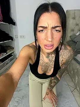 Snapshot of Linda-Bergmann chatting on December 2, 2024, 9:34 pm Linda-Bergmann online show from December 2, 2024, 9:34 pm