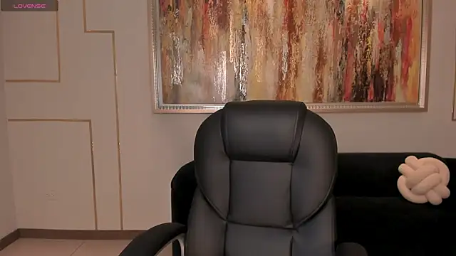 AlinaKravitz online show from November 11, 2025, 12:00 pm