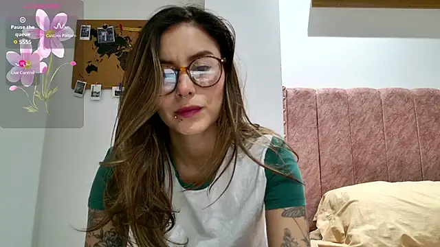 Emmy petit online show from March 13, 2026, 1:43 am