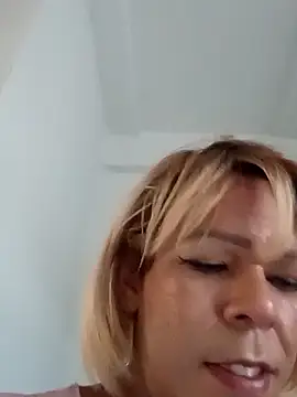 Snapshot of blondebitchlitle chatting on October 18, 2025, 8:22 pm blondebitchlitle online show from October 18, 2025, 8:22 pm