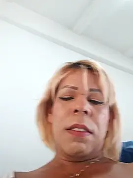 Snapshot of blondebitchlitle chatting on October 13, 2025, 5:36 pm blondebitchlitle online show from October 13, 2025, 5:36 pm