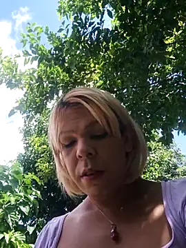 Snapshot of blondebitchlitle chatting on October 24, 2025, 4:50 pm blondebitchlitle online show from October 24, 2025, 4:50 pm