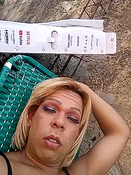 Snapshot of blondebitchlitle chatting on September 28, 2025, 6:59 pm blondebitchlitle online show from September 28, 2025, 6:59 pm