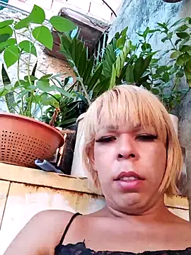 Snapshot of blondebitchlitle chatting on March 10, 2025, 8:45 pm blondebitchlitle online show from March 10, 2025, 8:45 pm