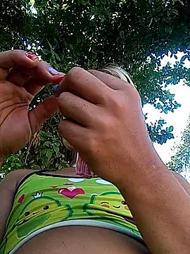 Snapshot of blondebitchlitle chatting on October 16, 2025, 1:41 pm blondebitchlitle online show from October 16, 2025, 1:41 pm