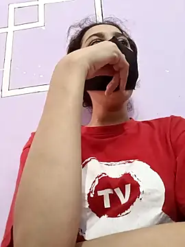 magicmoment00786 online show from September 28, 2025, 7:15 am