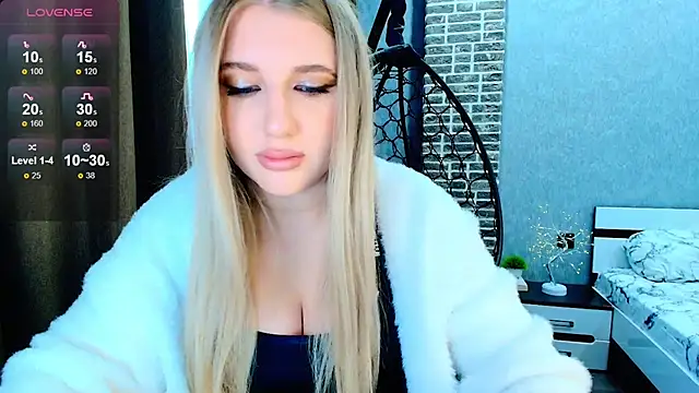 Snapshot of Evacadooo chatting on September 30, 2025, 5:02 am Evacadooo online show from September 30, 2025, 5:02 am