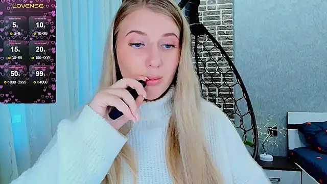 Snapshot of Evacadooo chatting on October 30, 2025, 2:43 am Evacadooo online show from October 30, 2025, 2:43 am