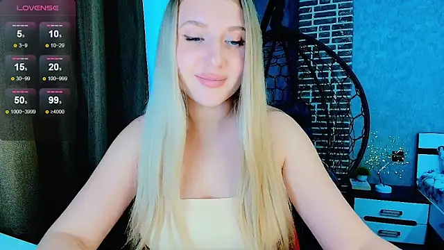 Snapshot of Evacadooo chatting on September 28, 2025, 5:58 am Evacadooo online show from September 28, 2025, 5:58 am