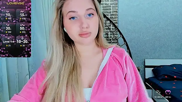 Snapshot of Evacadooo chatting on October 29, 2025, 10:58 am Evacadooo online show from October 29, 2025, 10:58 am