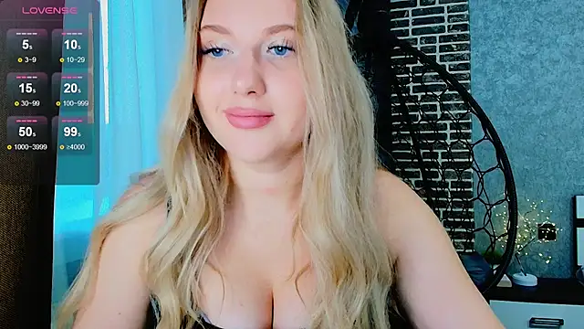 Snapshot of Evacadooo chatting on September 23, 2025, 3:24 am Evacadooo online show from September 23, 2025, 3:24 am