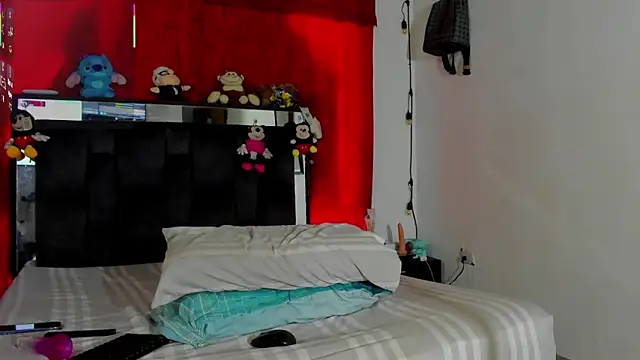 Snapshot of chloe_vasquez710 chatting on February 13, 2025, 4:17 pm chloe vasquez710 online show from February 13, 2025, 4:17 pm