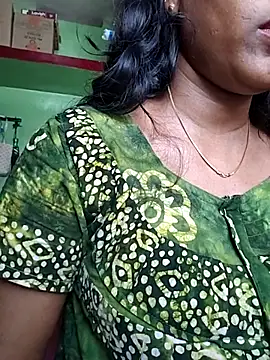 Snapshot of Tamillminnal chatting on September 15, 2025, 5:19 am Tamillminnal online show from September 15, 2025, 5:19 am