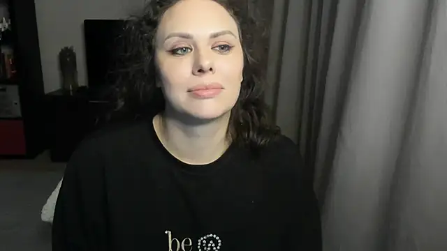 MollyCheiz online show from May 27, 2026, 9:00 pm