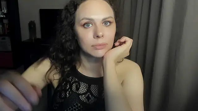 Snapshot of MollyCheiz chatting on June 11, 2026, 8:28 pm MollyCheiz online show from June 11, 2026, 8:28 pm