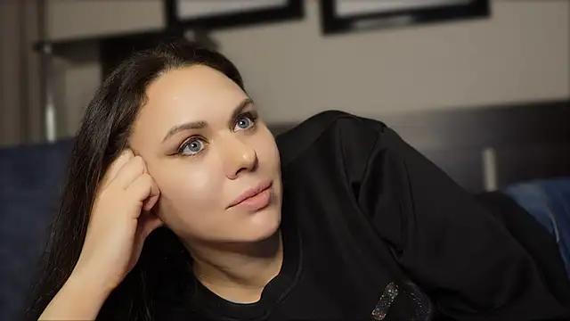 Snapshot of MollyCheiz chatting on February 23, 2026, 8:09 pm MollyCheiz online show from February 23, 2026, 8:09 pm