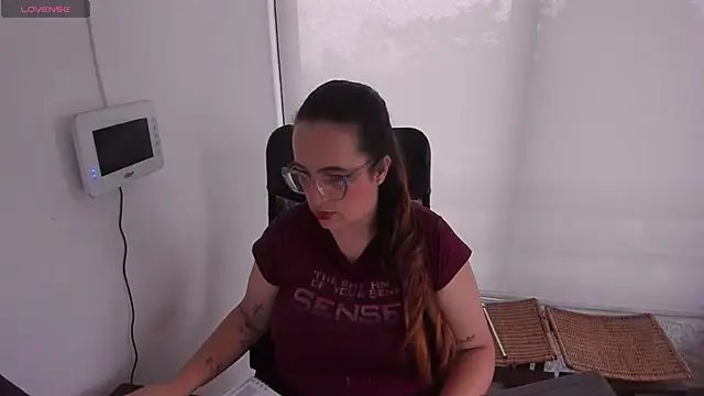 sussan miller  online show from November 27, 2025, 9:15 pm