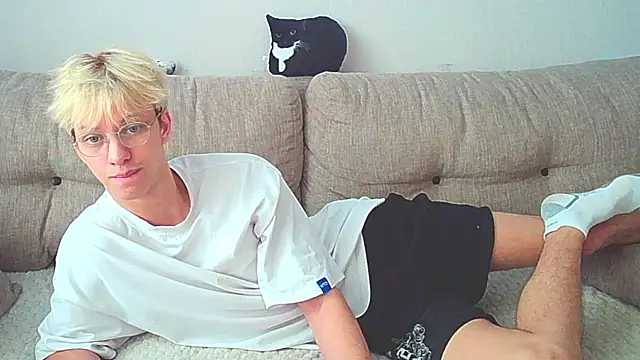 Ostin meow online show from December 7, 2024, 7:43 am