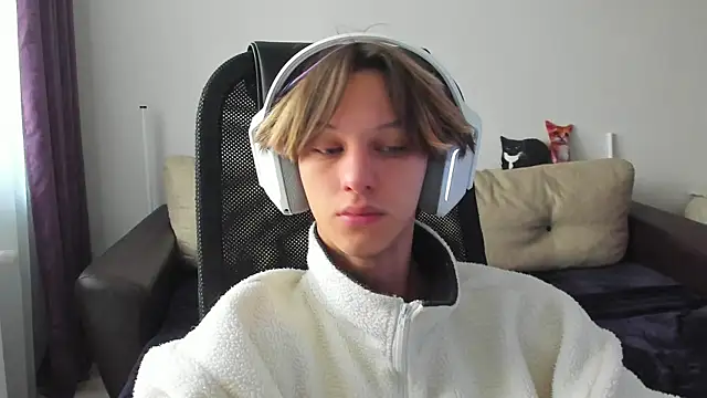 Ostin meow online show from October 2, 2025, 5:44 am