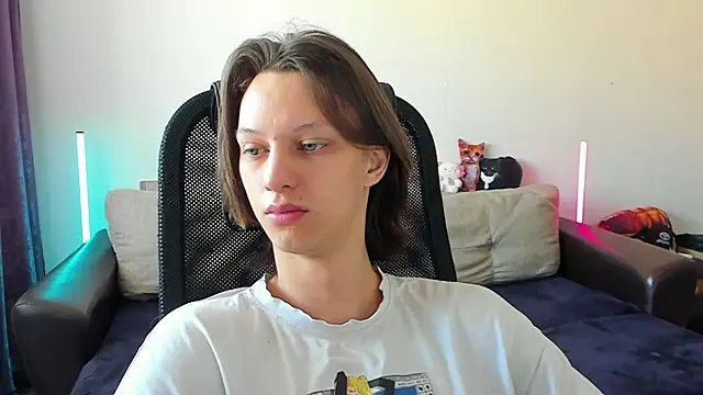 Snapshot of Ostin_meow chatting on May 15, 2026, 3:37 am Ostin meow online show from May 15, 2026, 3:37 am