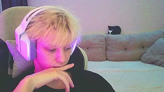 Ostin meow online show from December 24, 2024, 3:05 pm