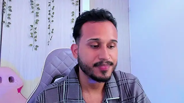 Raf brunette online show from April 10, 2026, 12:45 pm