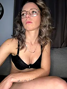 Elle lui2611 online show from December 5, 2024, 7:22 pm