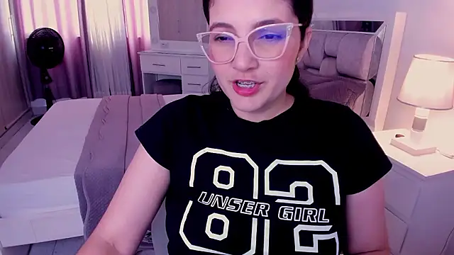 Camilaa bueno online show from March 8, 2026, 5:27 pm