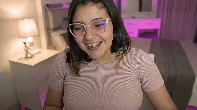 Camilaa bueno online show from January 4, 2025, 4:23 am