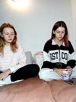 Snapshot of ella_grays chatting on October 5, 2025, 3:47 pm ella grays online show from October 5, 2025, 3:47 pm