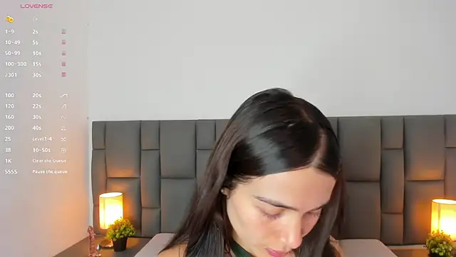 SaraOspinna online show from September 26, 2025, 1:07 pm