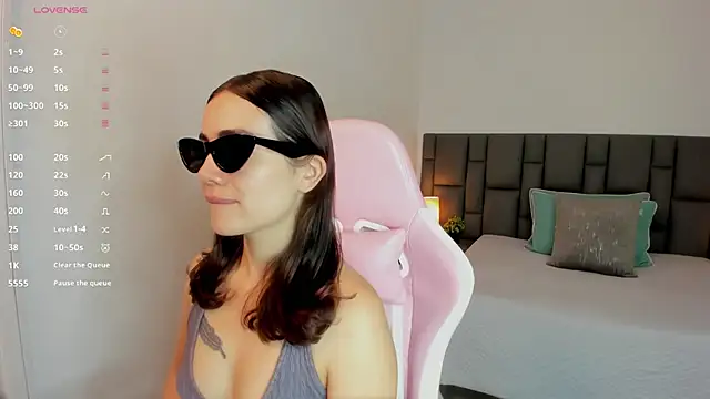 SaraOspinna online show from October 27, 2025, 1:23 pm