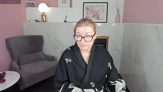 AlexandraKind online show from February 12, 2025, 7:56 pm