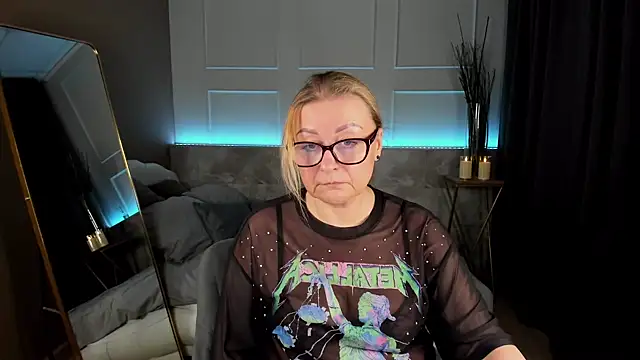 AlexandraKind online show from February 19, 2025, 8:41 pm