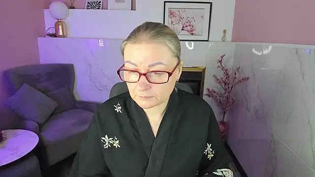 AlexandraKind online show from November 24, 2025, 8:42 pm