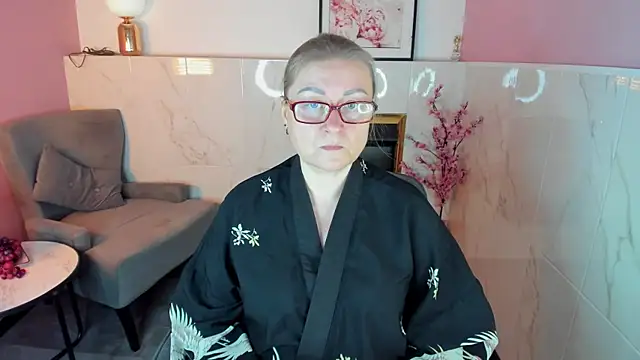 AlexandraKind online show from November 16, 2025, 1:38 pm