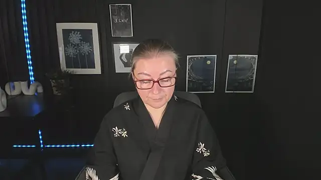 AlexandraKind online show from September 25, 2025, 2:12 pm