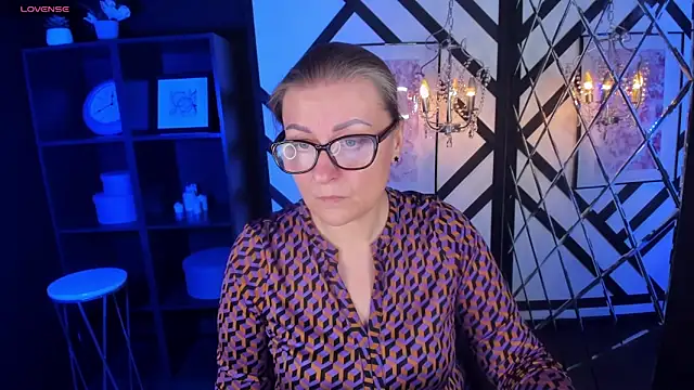 AlexandraKind online show from March 3, 2025, 1:12 pm