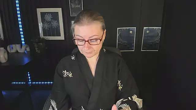 AlexandraKind online show from September 24, 2025, 1:28 pm