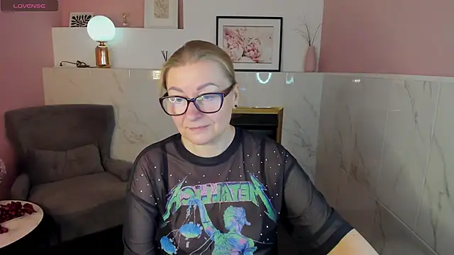 AlexandraKind online show from February 17, 2025, 5:36 am
