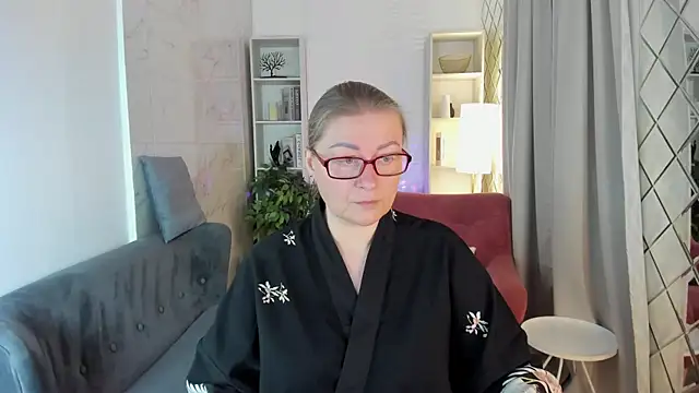 AlexandraKind online show from November 9, 2025, 1:37 pm