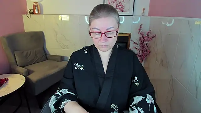 AlexandraKind online show from November 23, 2025, 1:43 pm