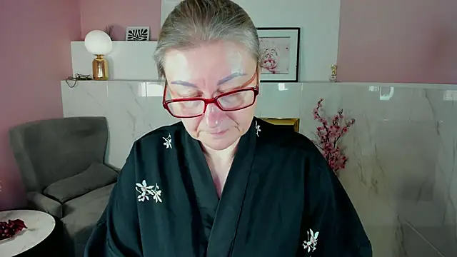 AlexandraKind online show from October 25, 2025, 1:45 pm