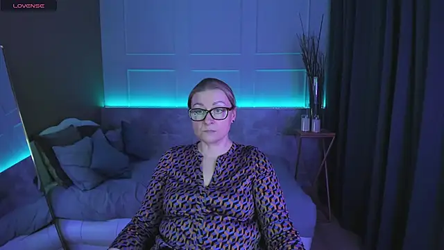 AlexandraKind online show from February 25, 2025, 2:47 am